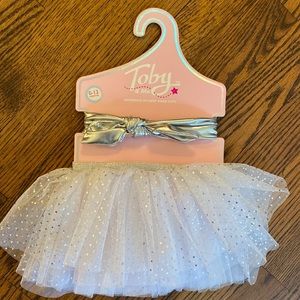 Sparkly silver/white tulle skirt, matching silver headband. 0-12 months. NWT!